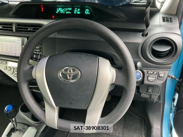 Toyota AQUA 2013-08 8648470-14