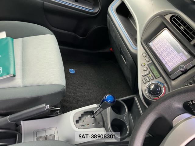 Toyota AQUA 2013-08 8648470-15