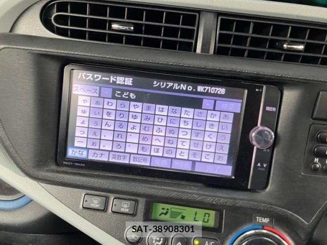 Toyota AQUA 2013-08 8648470-17