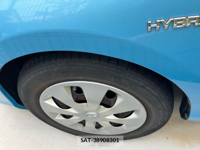 Toyota AQUA 2013-08 8648470-7
