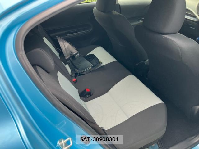 Toyota AQUA 2013-08 8648470-8