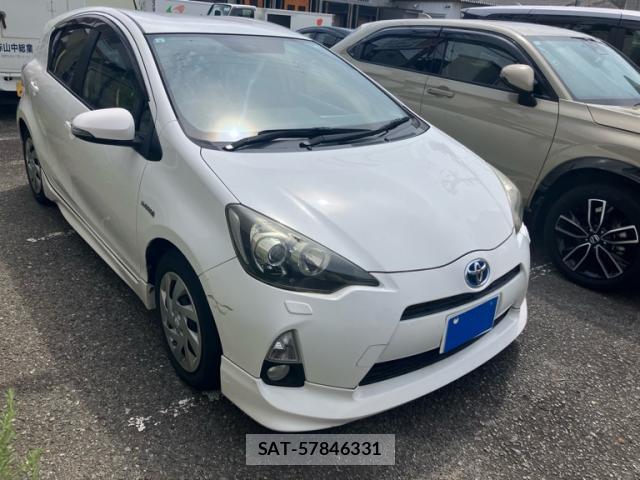Toyota AQUA 2013-09 8648521-1