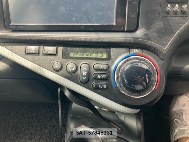 Toyota AQUA 2013-09 8648521-11