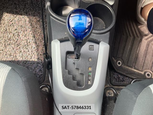 Toyota AQUA 2013-09 8648521-14