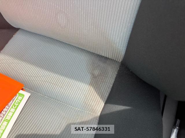Toyota AQUA 2013-09 8648521-19