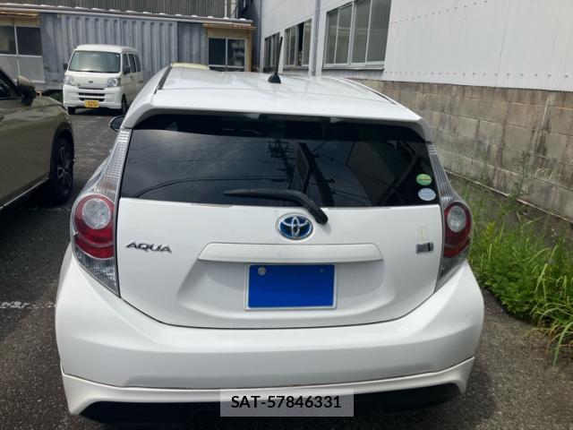 Toyota AQUA 2013-09 8648521-2