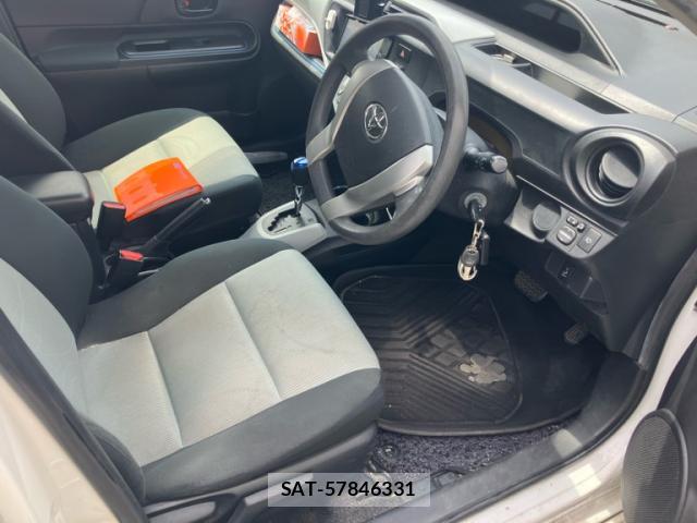 Toyota AQUA 2013-09 8648521-8