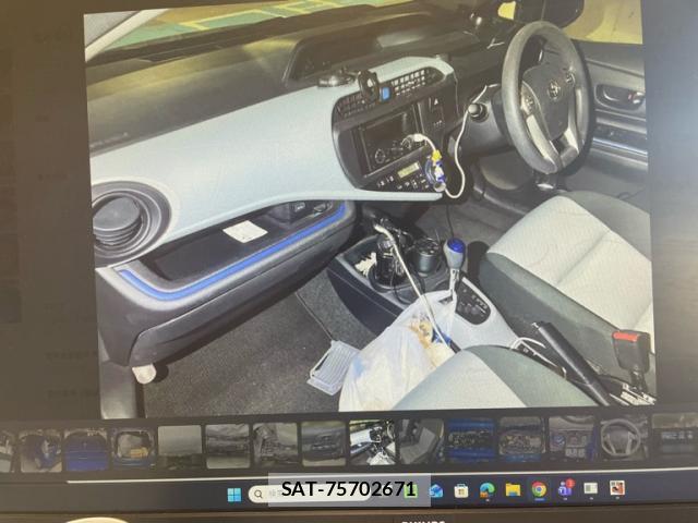 Toyota AQUA 2014-09 8648526-14