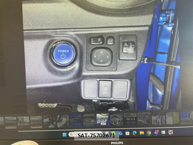Toyota AQUA 2014-09 8648526-16