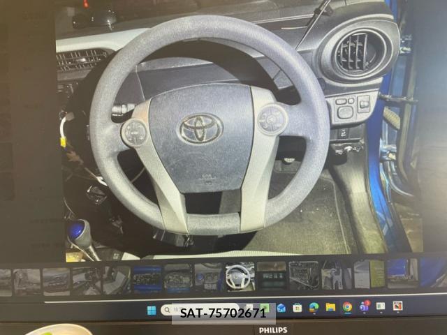 Toyota AQUA 2014-09 8648526-17