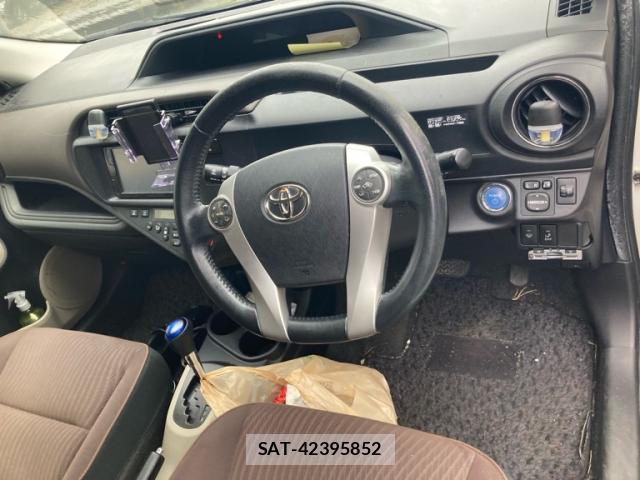 Toyota AQUA 2012-11 8648543-11