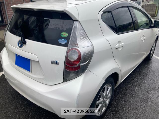 Toyota AQUA 2012-11 8648543-12