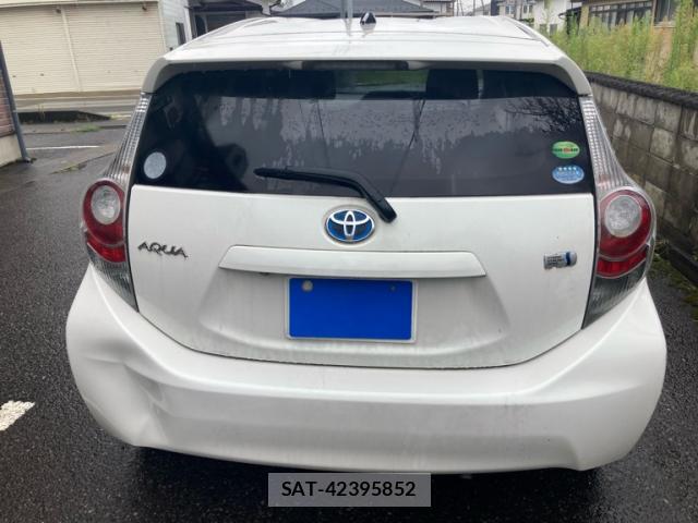 Toyota AQUA 2012-11 8648543-13