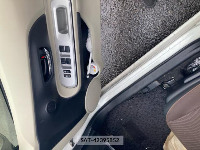 Toyota AQUA 2012-11 8648543-14