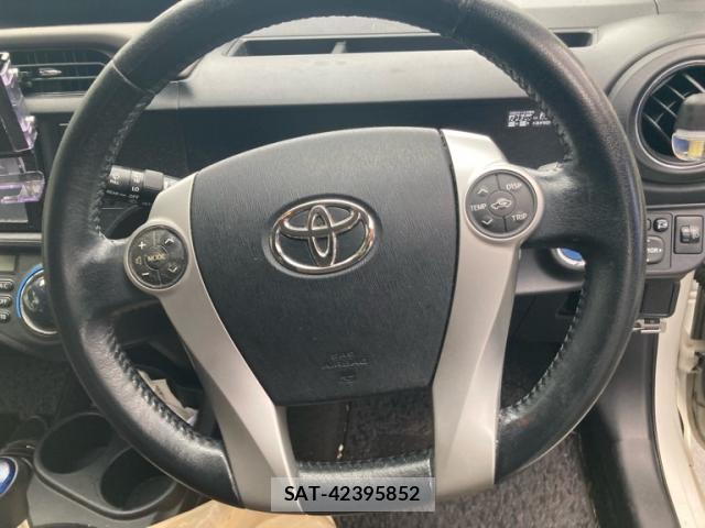 Toyota AQUA 2012-11 8648543-15