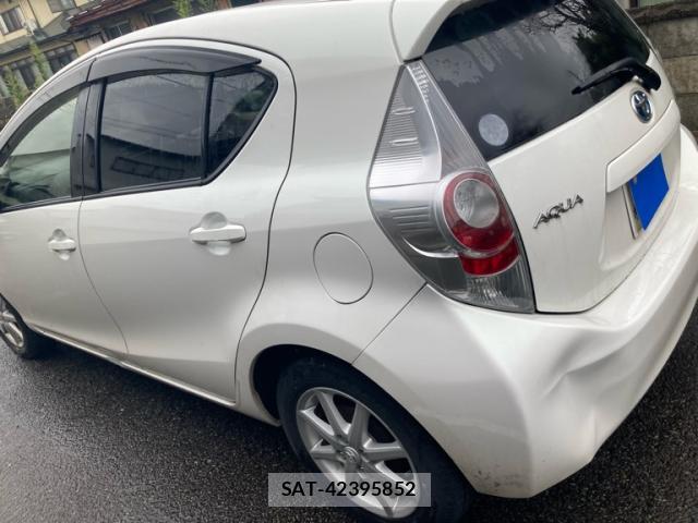 Toyota AQUA 2012-11 8648543-3