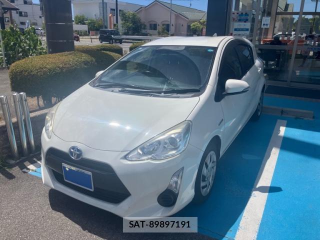 Toyota AQUA 2015-03 8648617-0