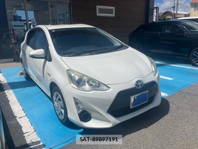 Toyota AQUA 2015-03 8648617-1