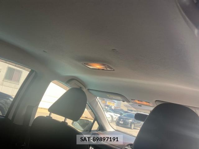 Toyota AQUA 2015-03 8648617-11