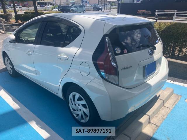 Toyota AQUA 2015-03 8648617-13