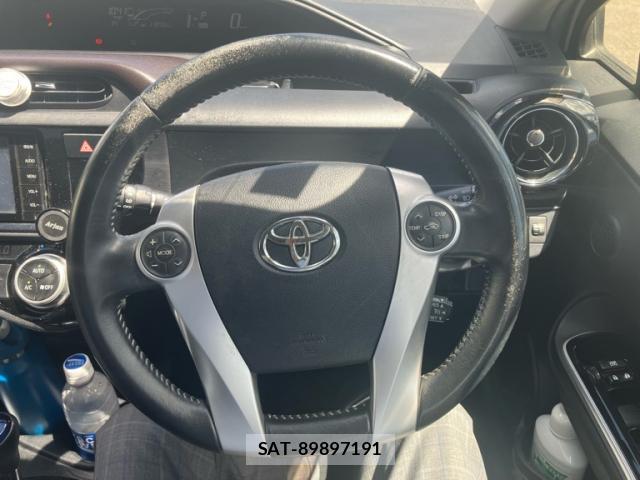 Toyota AQUA 2015-03 8648617-14