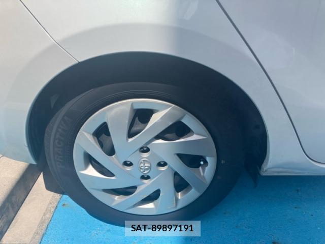 Toyota AQUA 2015-03 8648617-3