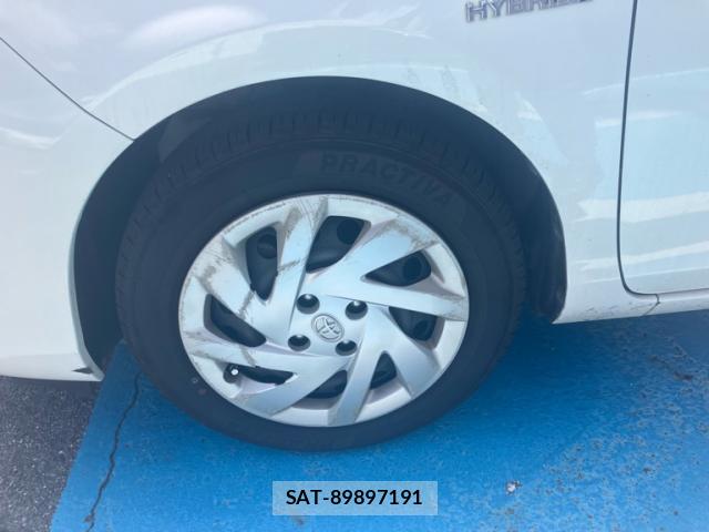 Toyota AQUA 2015-03 8648617-5