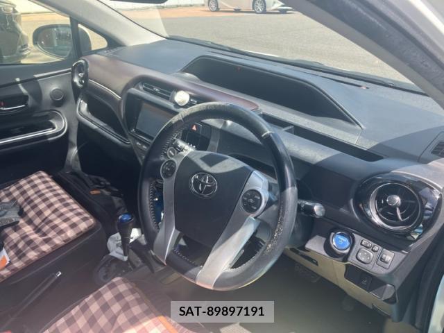 Toyota AQUA 2015-03 8648617-7