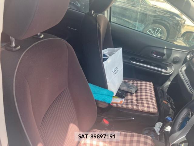 Toyota AQUA 2015-03 8648617-8