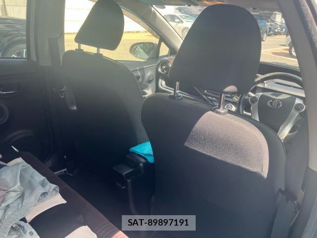 Toyota AQUA 2015-03 8648617-9