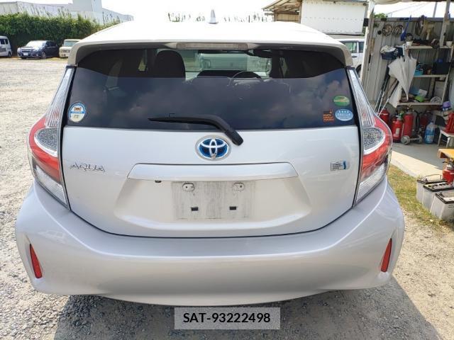 Toyota AQUA 2017-08 8648634-1