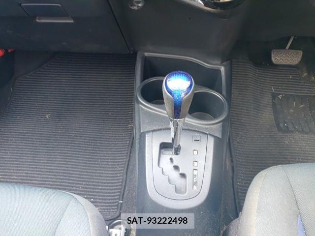 Toyota AQUA 2017-08 8648634-11