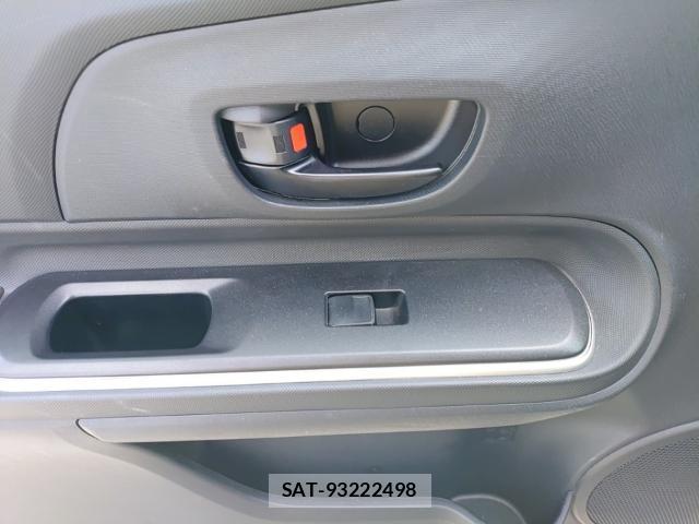 Toyota AQUA 2017-08 8648634-12