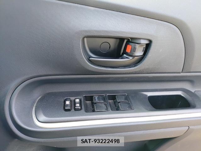 Toyota AQUA 2017-08 8648634-13