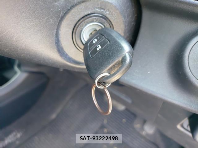 Toyota AQUA 2017-08 8648634-14