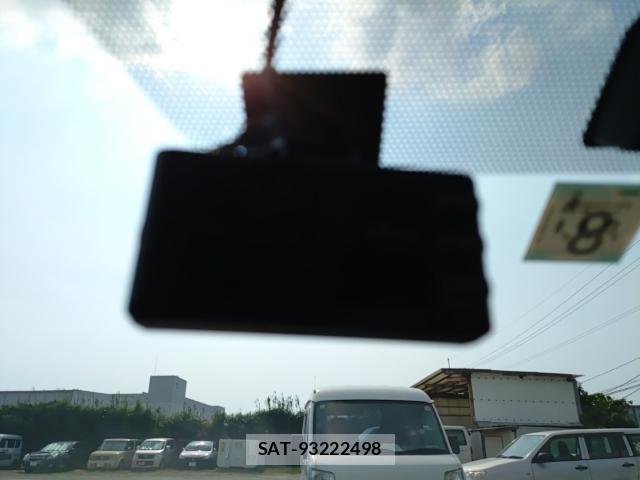 Toyota AQUA 2017-08 8648634-16