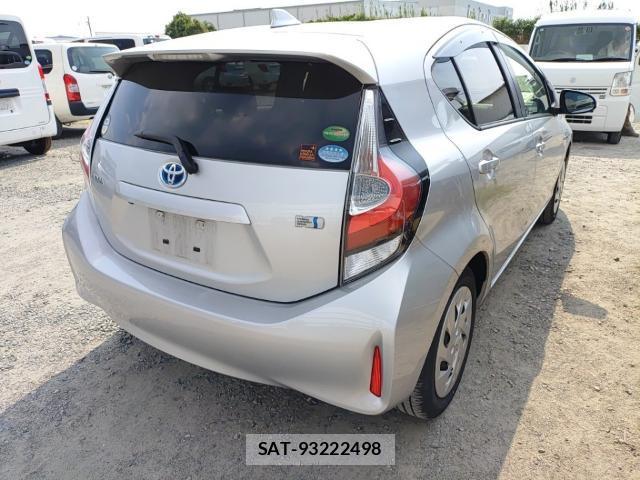 Toyota AQUA 2017-08 8648634-4