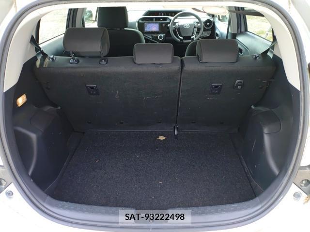 Toyota AQUA 2017-08 8648634-7