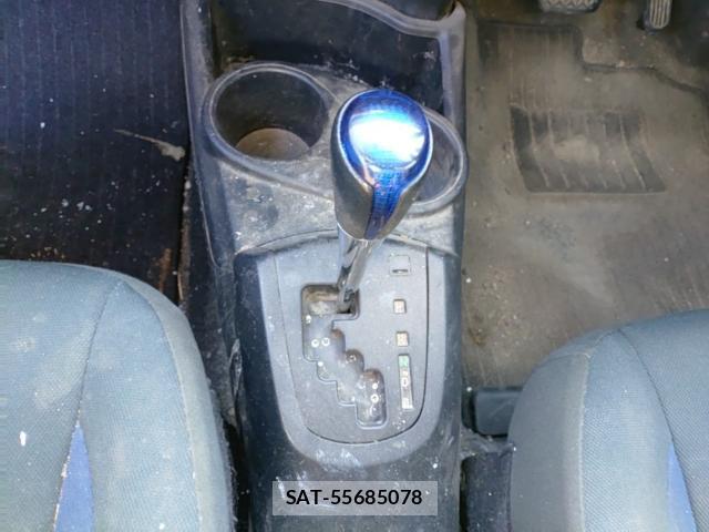 Toyota AQUA 2017-08 8648636-11