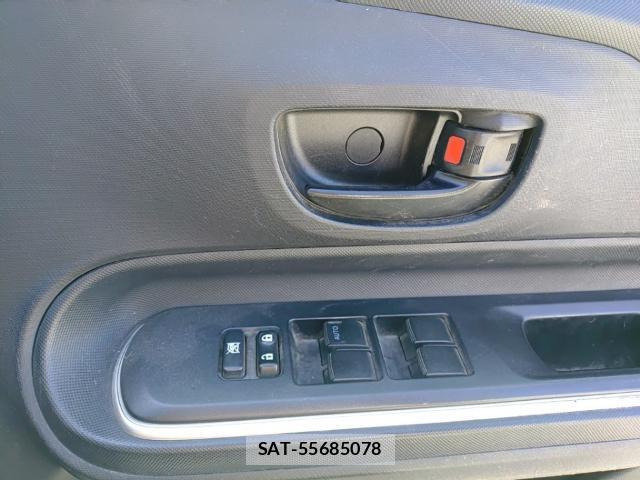 Toyota AQUA 2017-08 8648636-13