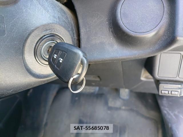 Toyota AQUA 2017-08 8648636-14
