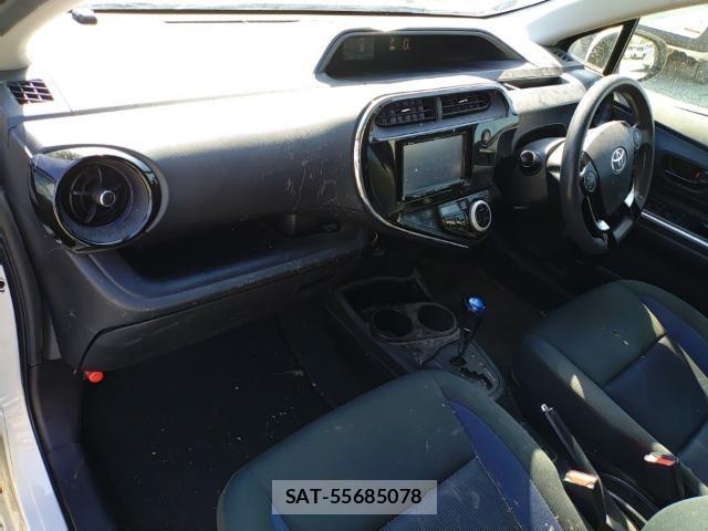 Toyota AQUA 2017-08 8648636-15