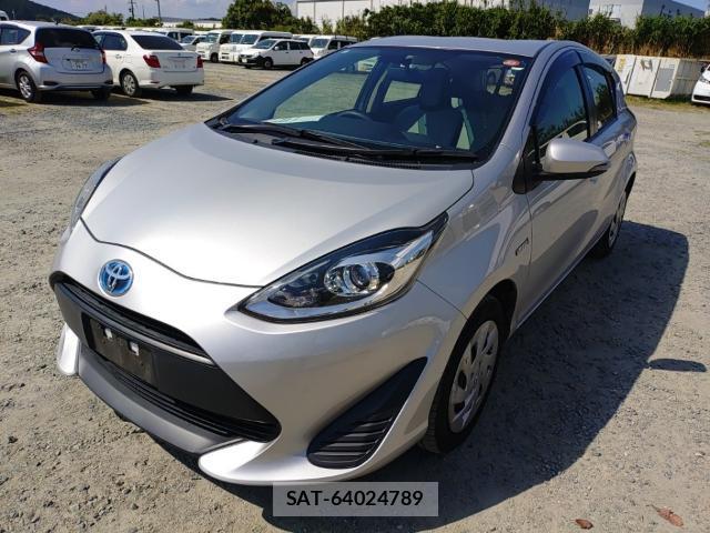 Toyota AQUA 2017-08 8648638-0