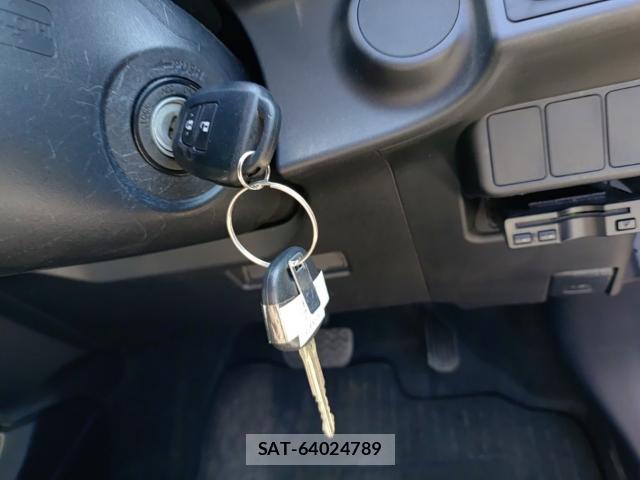 Toyota AQUA 2017-08 8648638-14