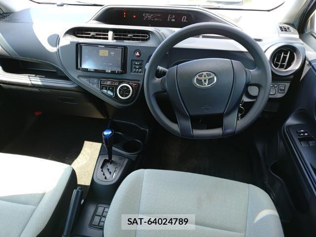 Toyota AQUA 2017-08 8648638-2