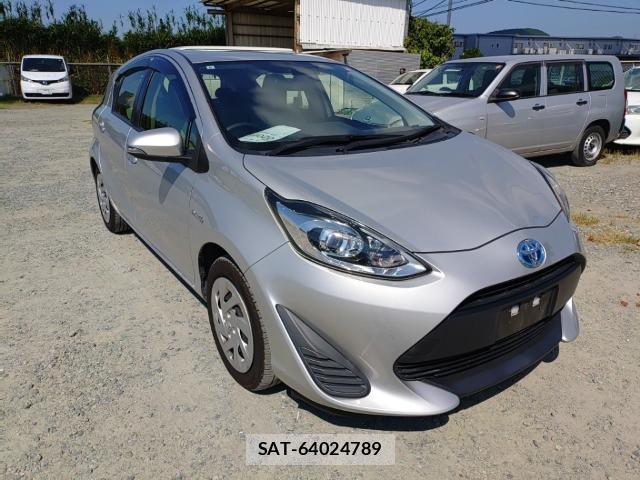 Toyota AQUA 2017-08 8648638-3