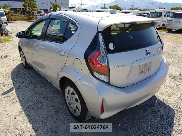 Toyota AQUA 2017-08 8648638-5