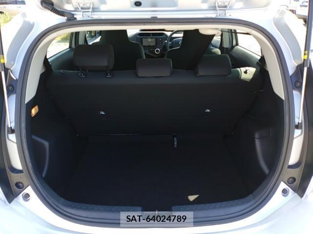 Toyota AQUA 2017-08 8648638-7