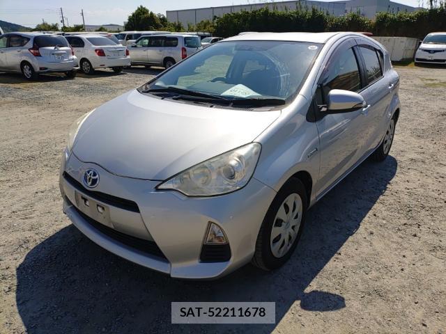 Toyota AQUA 2013-08 8648641-0