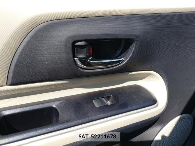 Toyota AQUA 2013-08 8648641-12